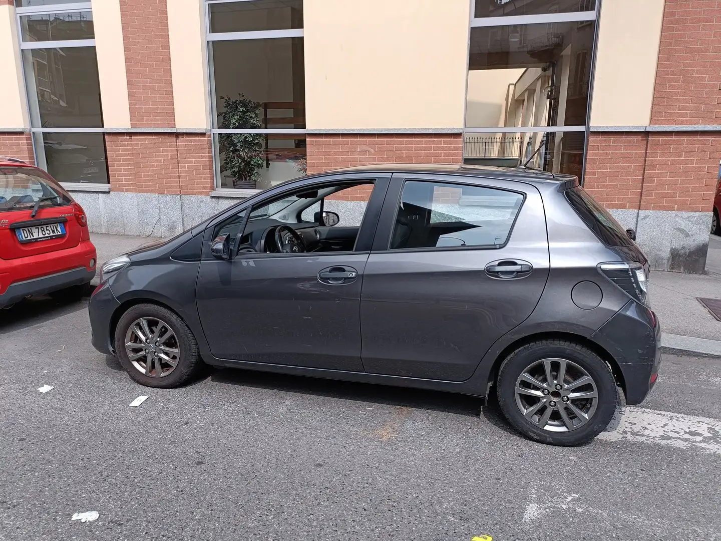 Toyota Yaris Yaris III 2011 3p 1.4 d-4d Active Szary - 1