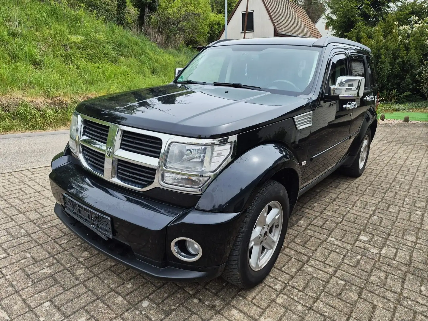 Dodge Nitro SXT Schwarz - 2