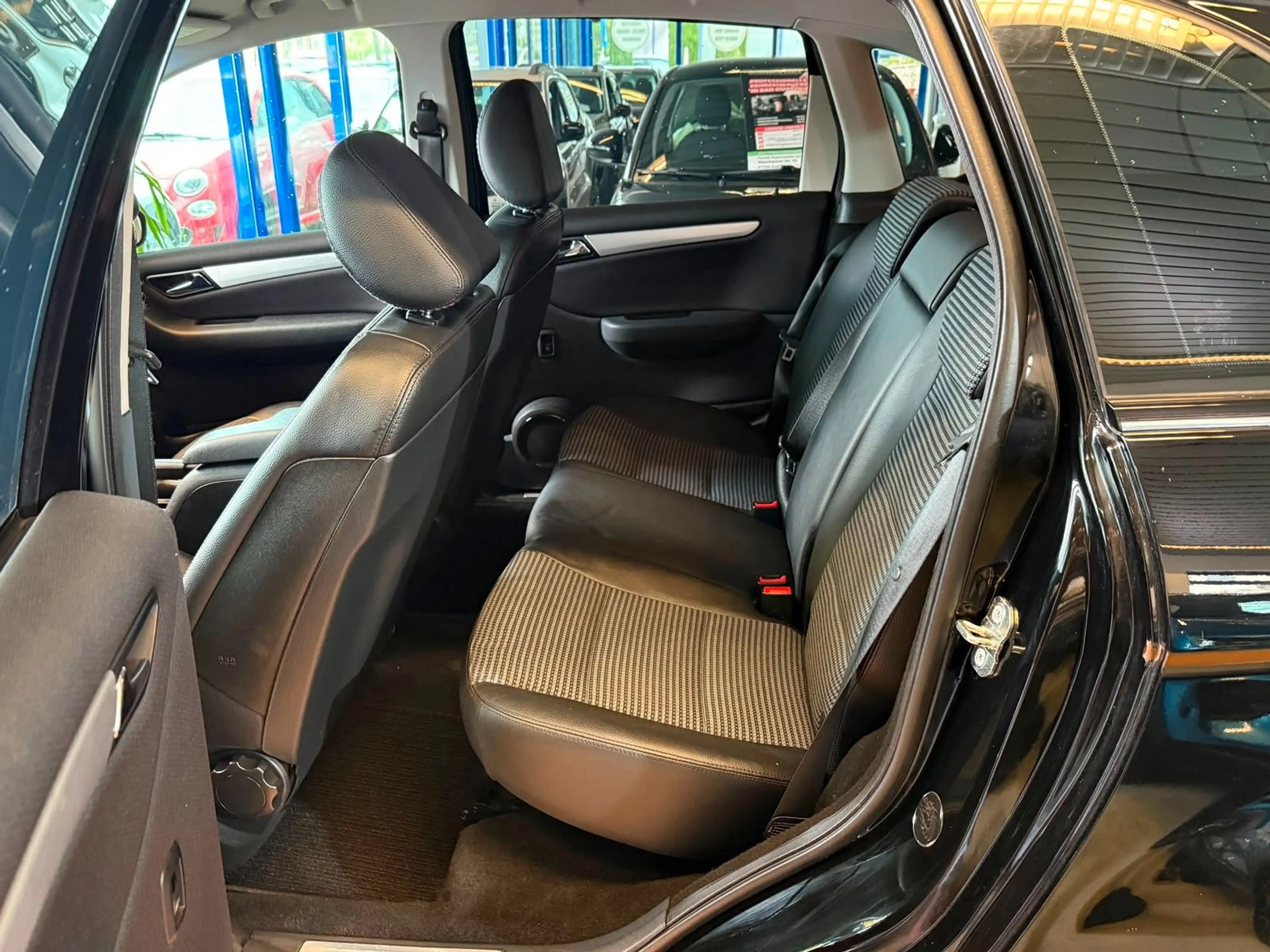 Mercedes-Benz B 200 Turbo Automatik / Teilleder / Navi — photo 10