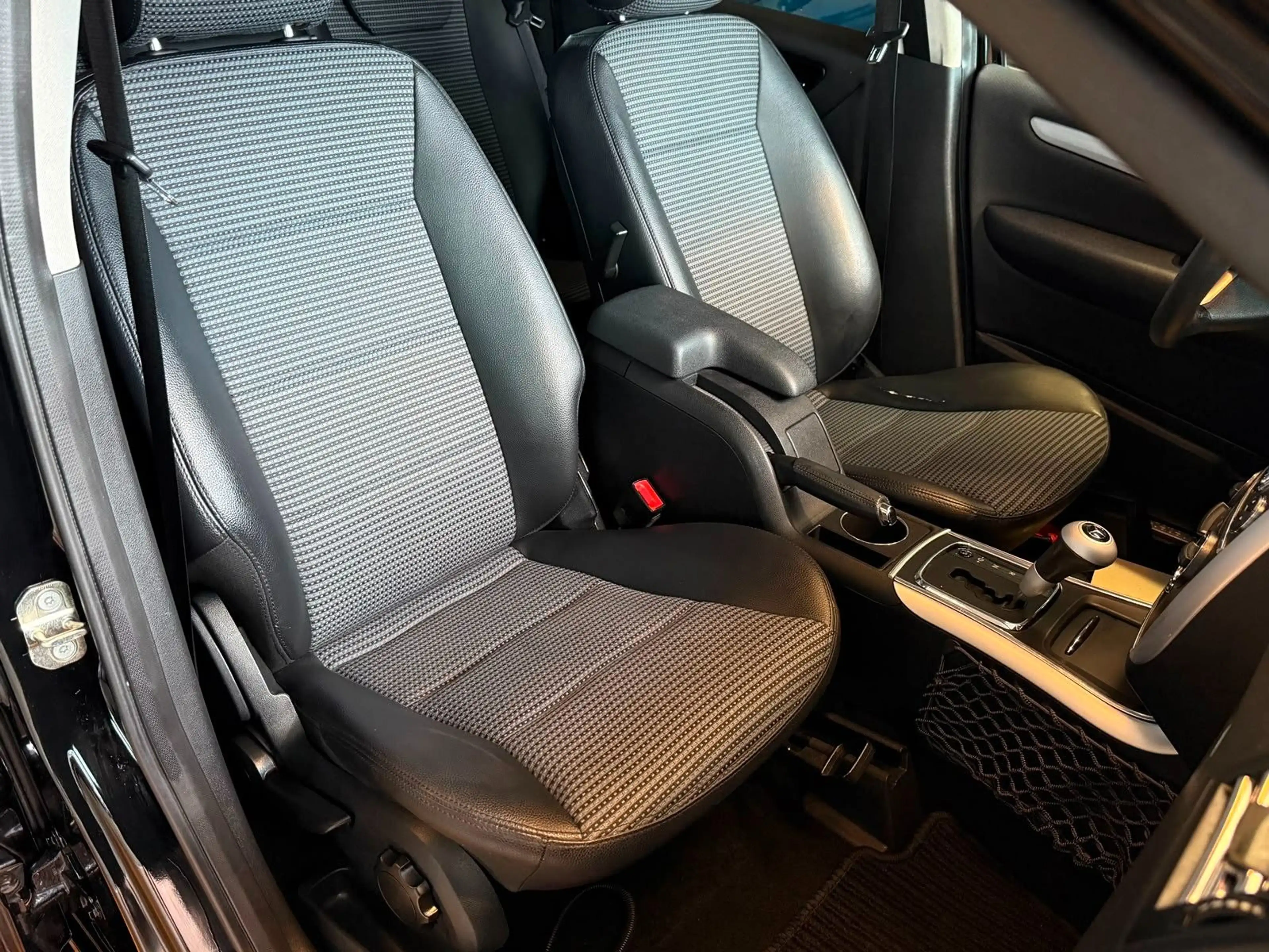Mercedes-Benz B 200 Turbo Automatik / Teilleder / Navi — photo 14