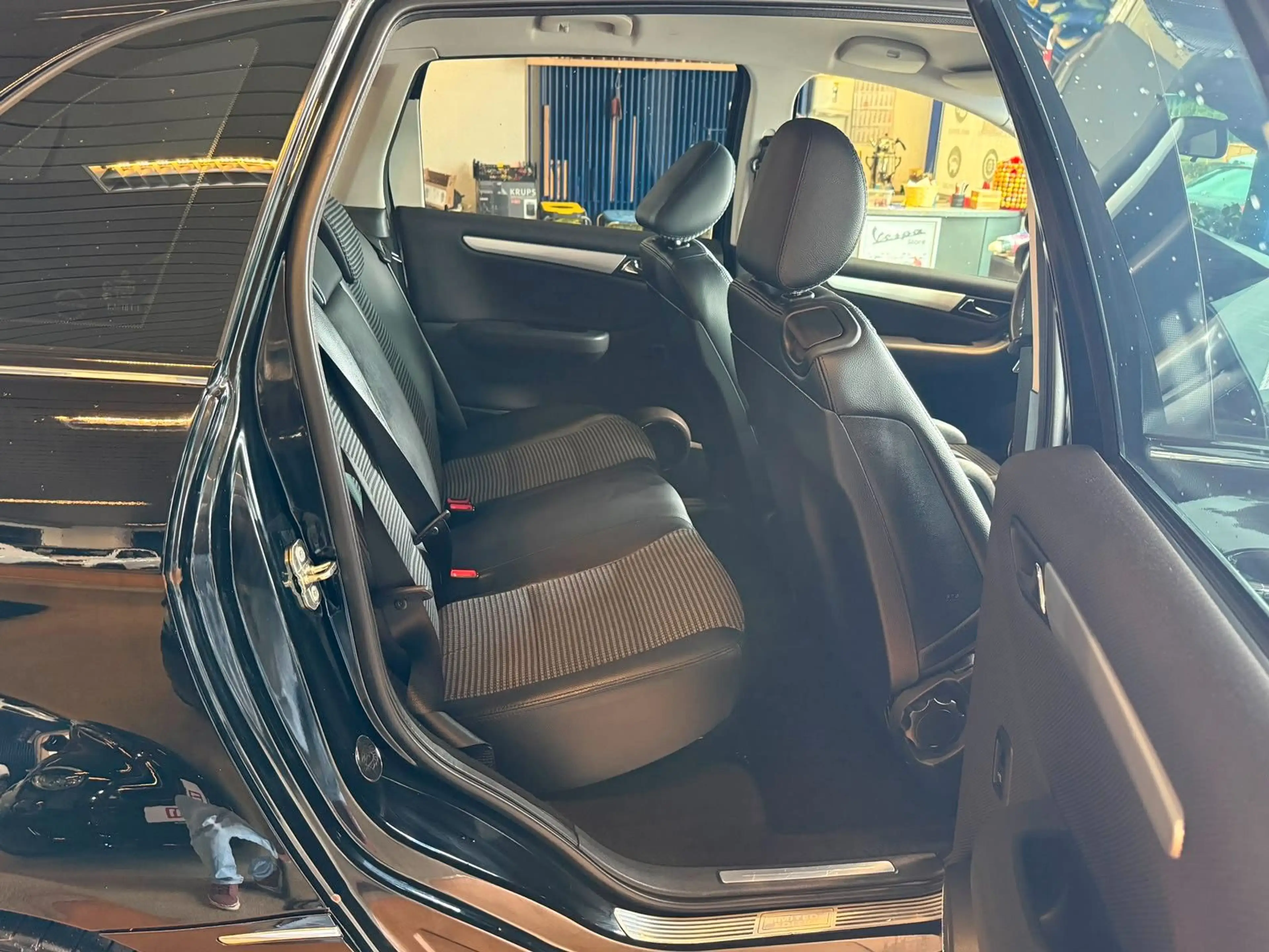 Mercedes-Benz B 200 Turbo Automatik / Teilleder / Navi — photo 12