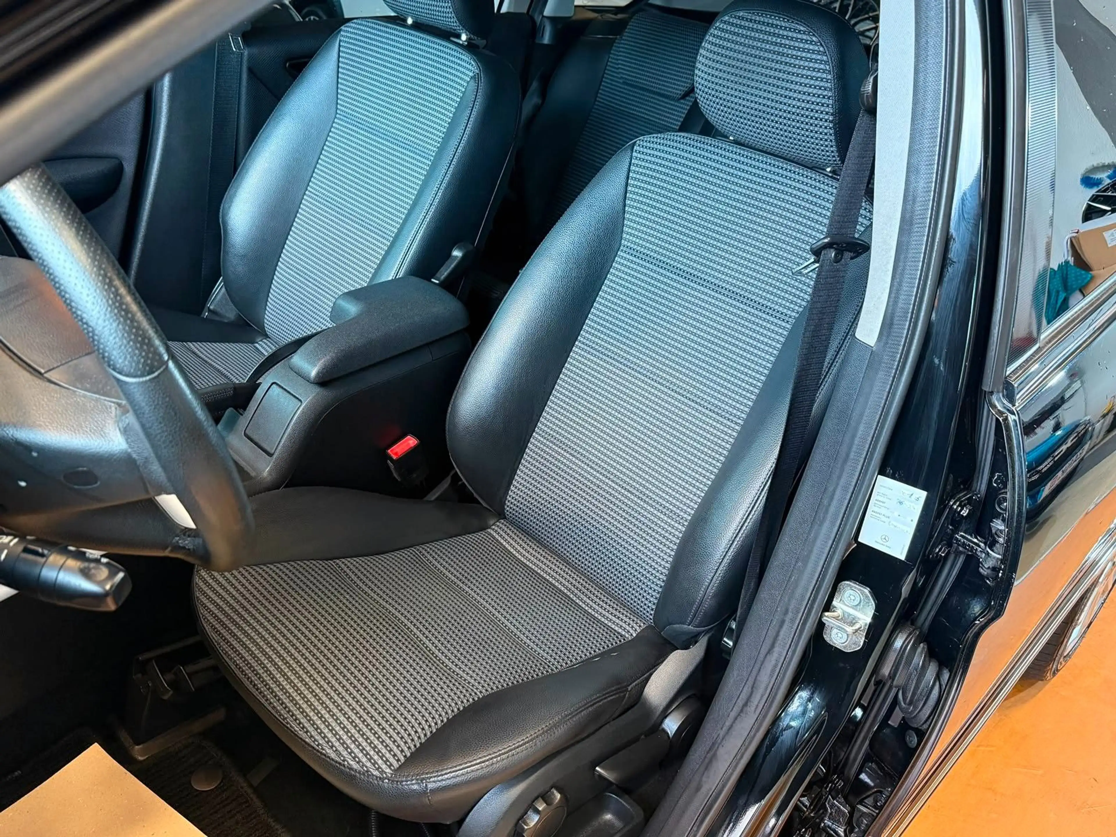 Mercedes-Benz B 200 Turbo Automatik / Teilleder / Navi — photo 8