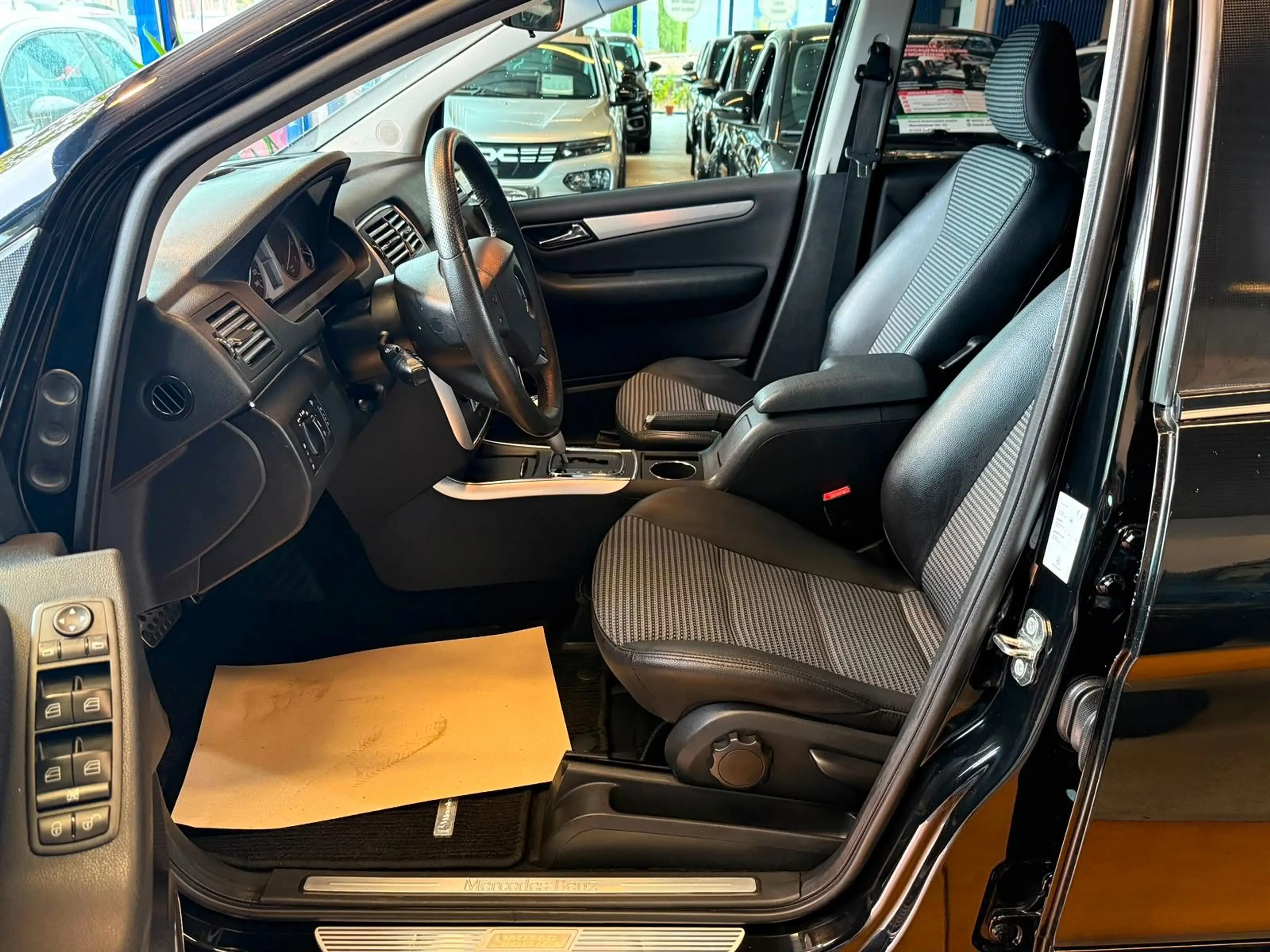 Mercedes-Benz B 200 Turbo Automatik / Teilleder / Navi — photo 9