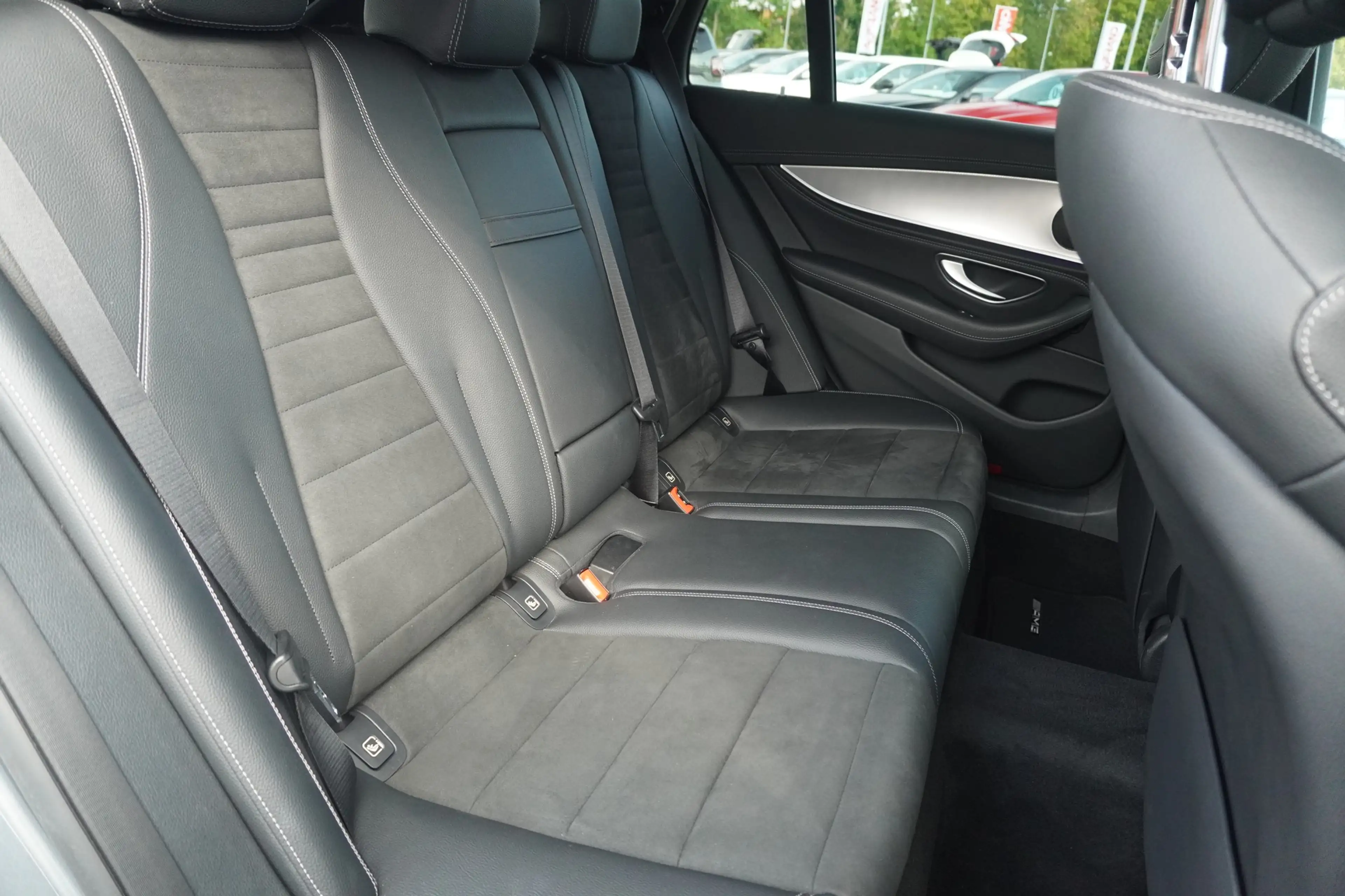 Mercedes-Benz E 200 E200 T-Modell AMG Line LED Navi Tempomat DAB — photo 11