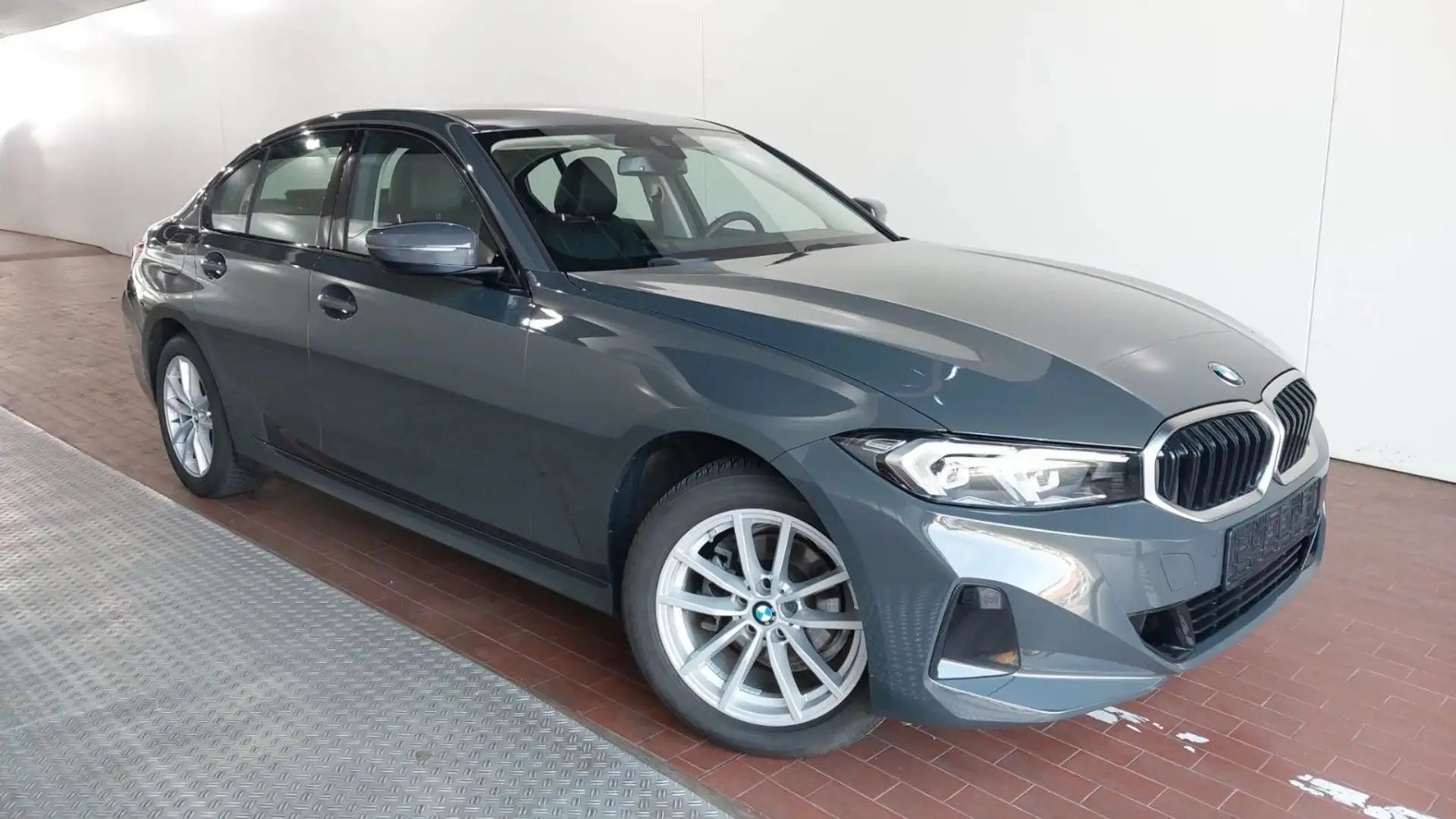 BMW 318 i Limousine /LEDER / HEAD-UP / MEMORY / LED Grigio - 2