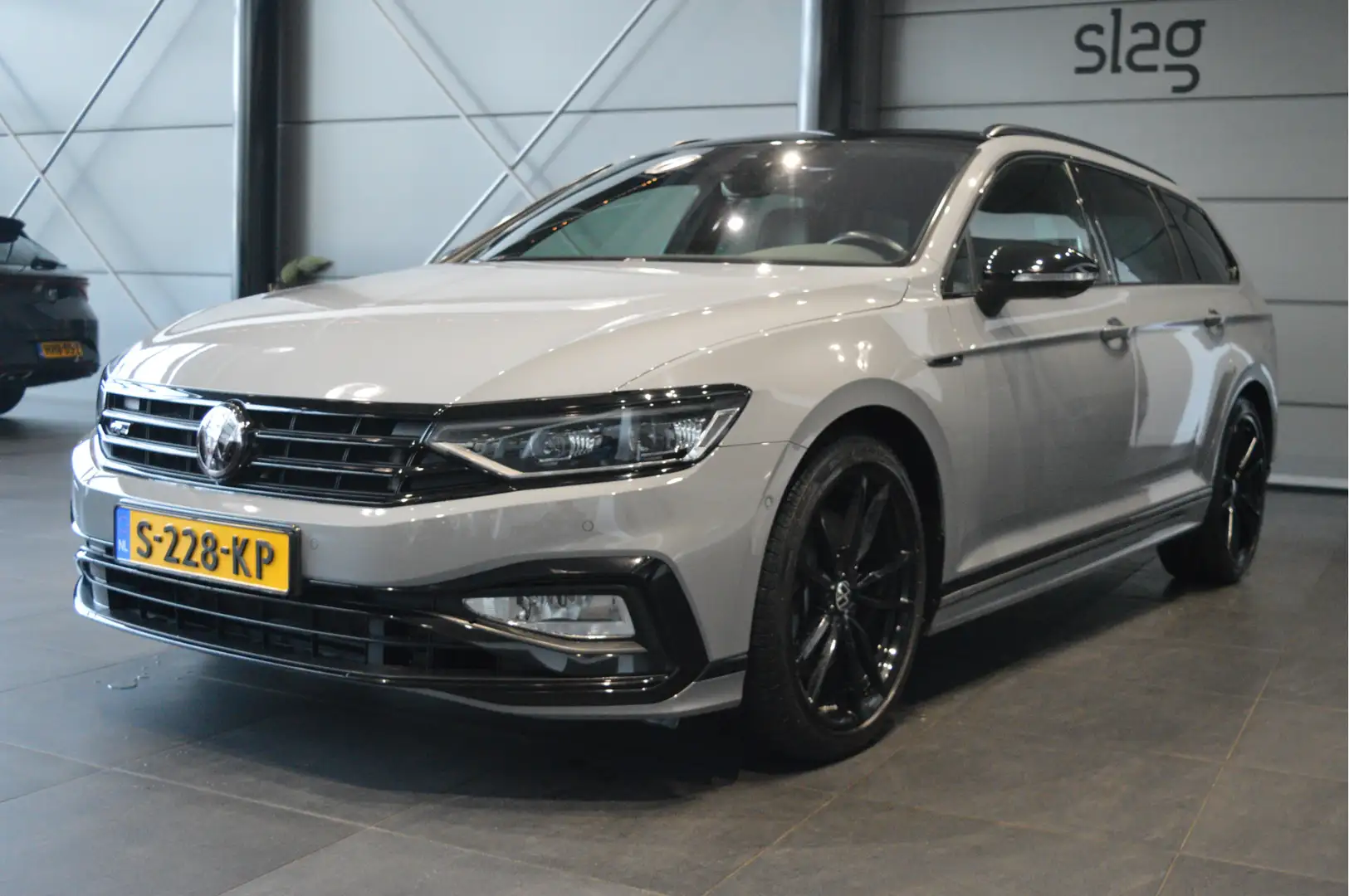 Volkswagen Passat Variant 2.0 TSI 4Motion R-LINE Black Style trekhaak 272 pk Gris - 2