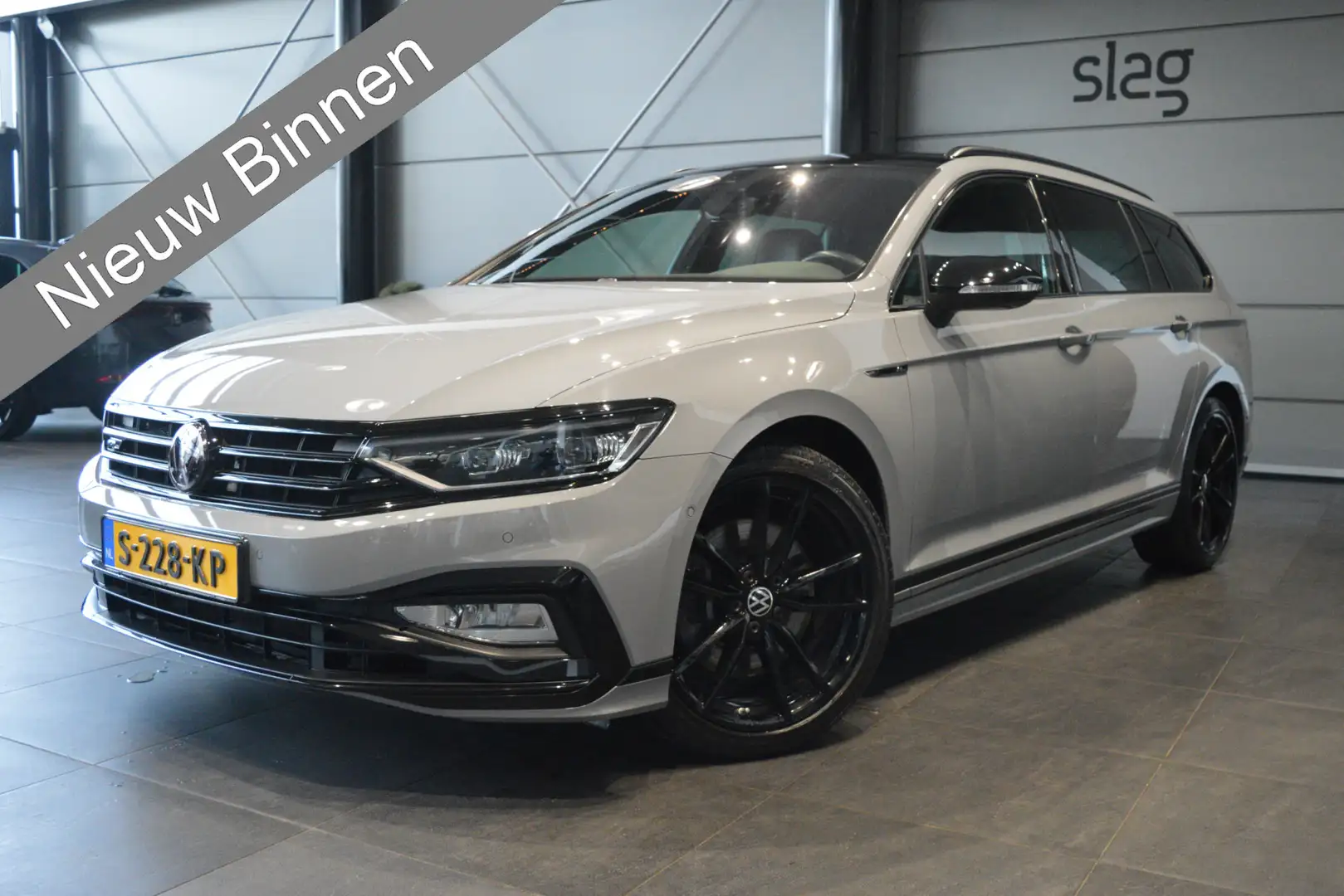 Volkswagen Passat Variant 2.0 TSI 4Motion R-LINE Black Style trekhaak 272 pk Gris - 1