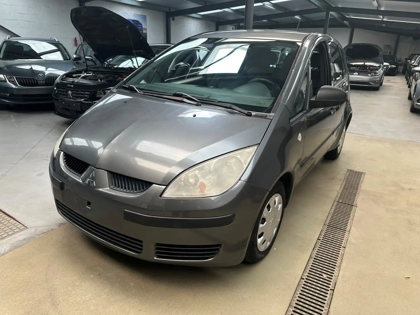 Mitsubishi Colt Colt 1.1i 12v Gris - 2