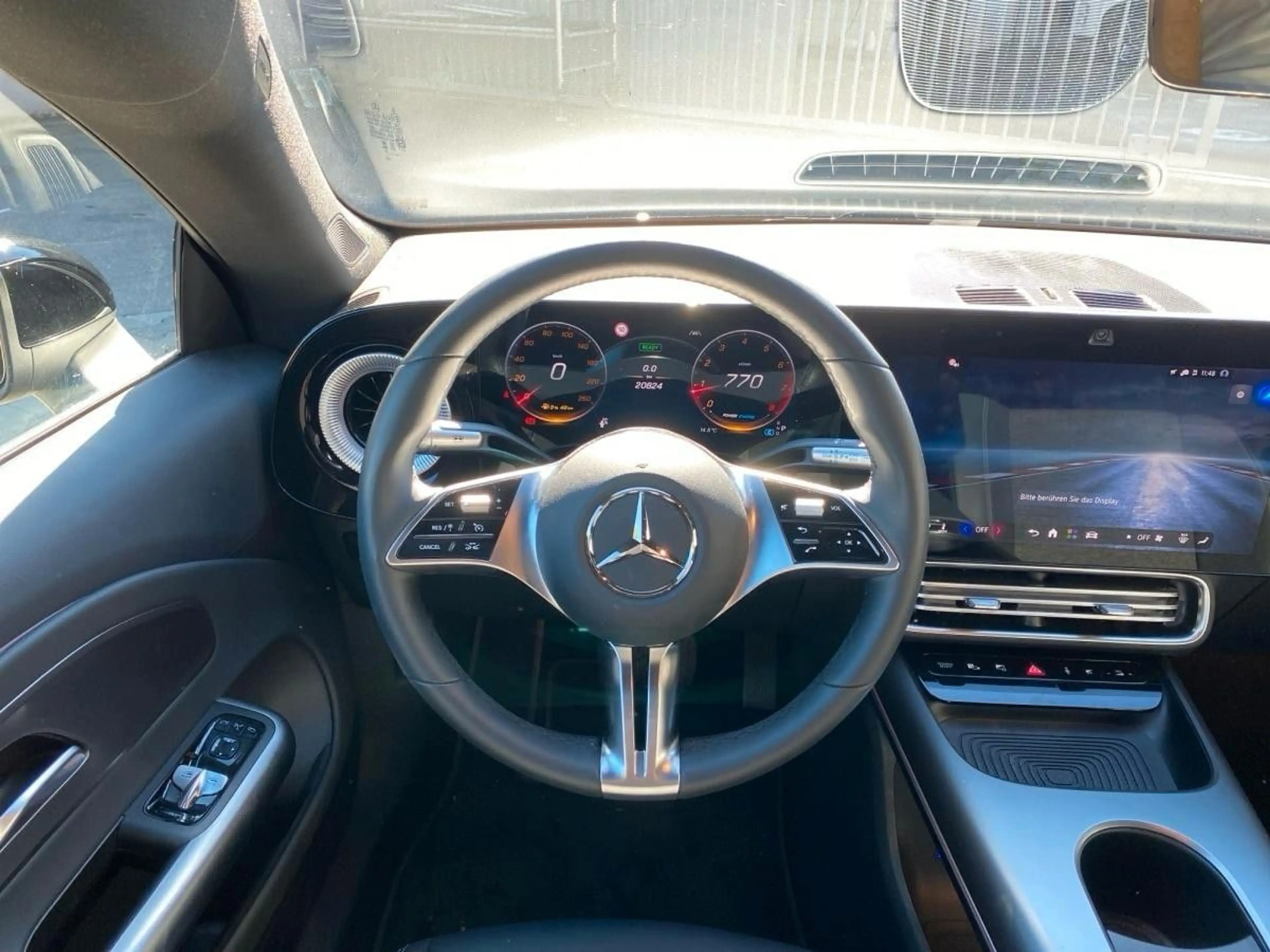 Mercedes-Benz CLA 180 — photo 12