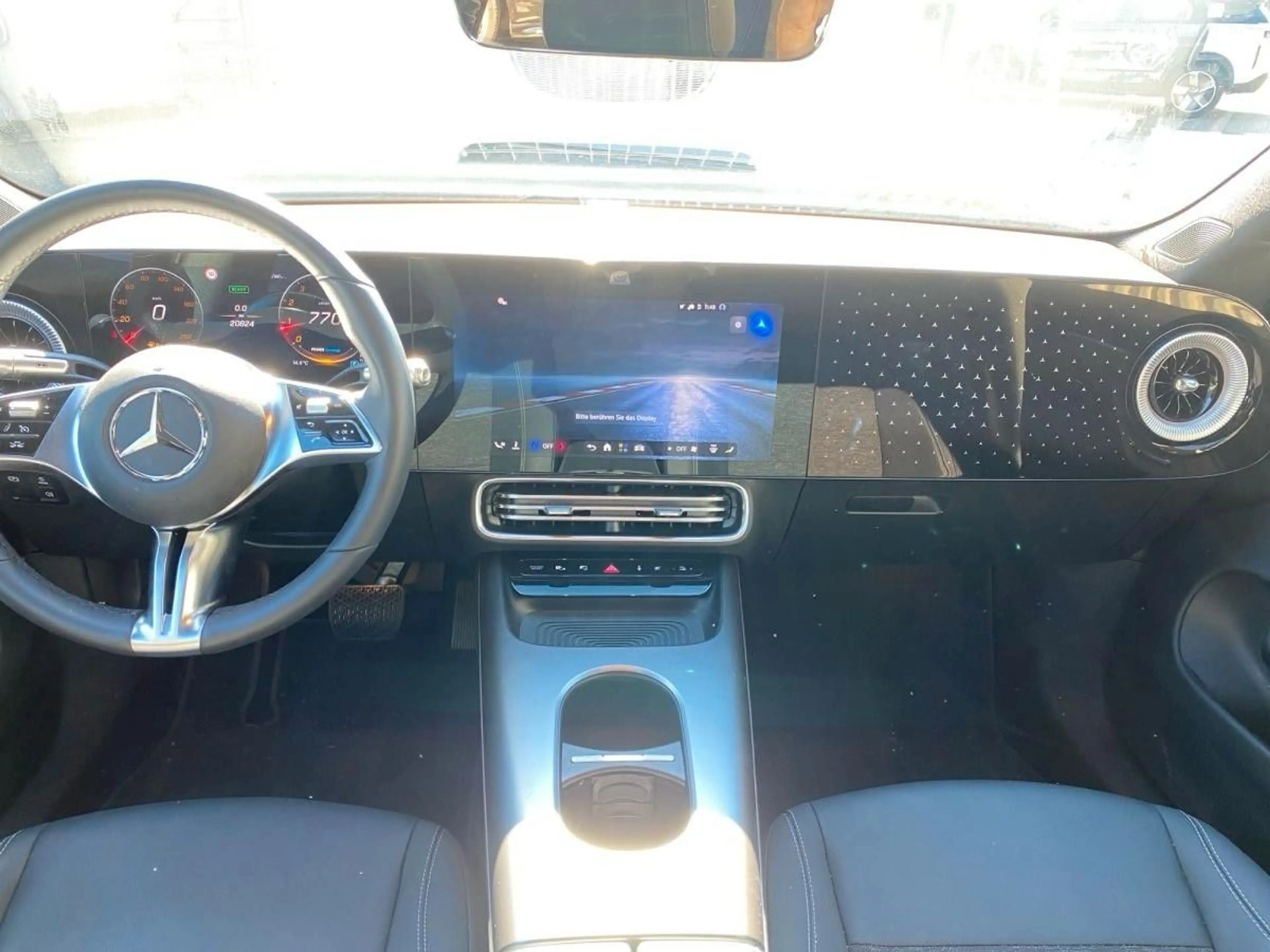 Mercedes-Benz CLA 180 — photo 13
