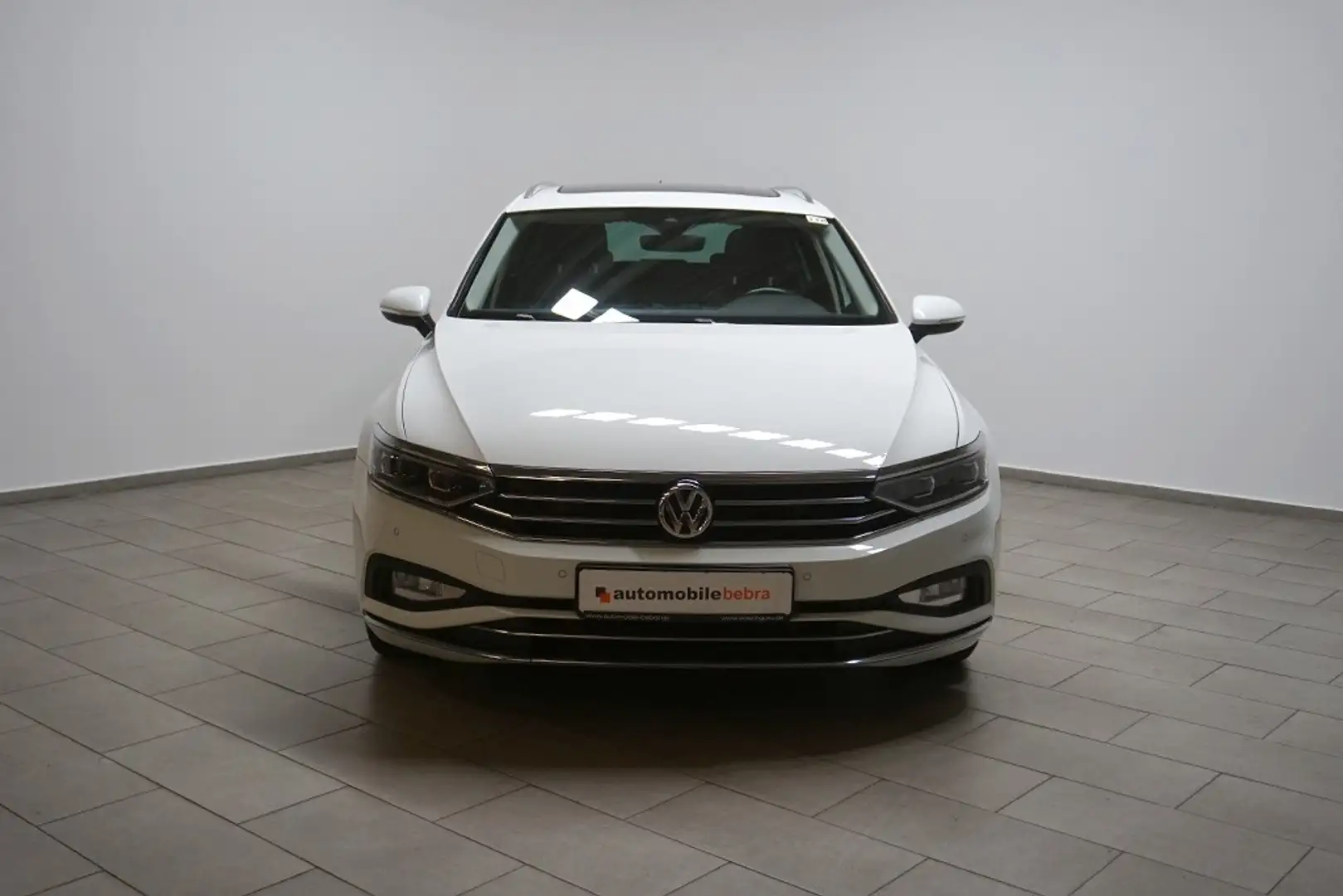 Volkswagen Passat 2.0TDI DSG Elegance Pano AHK Navi Weiß - 2