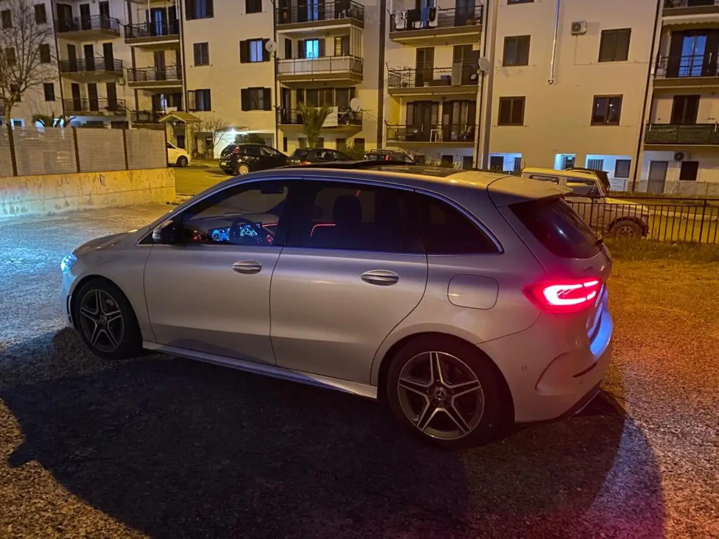 Mercedes-Benz B 200 Premium auto - 2
