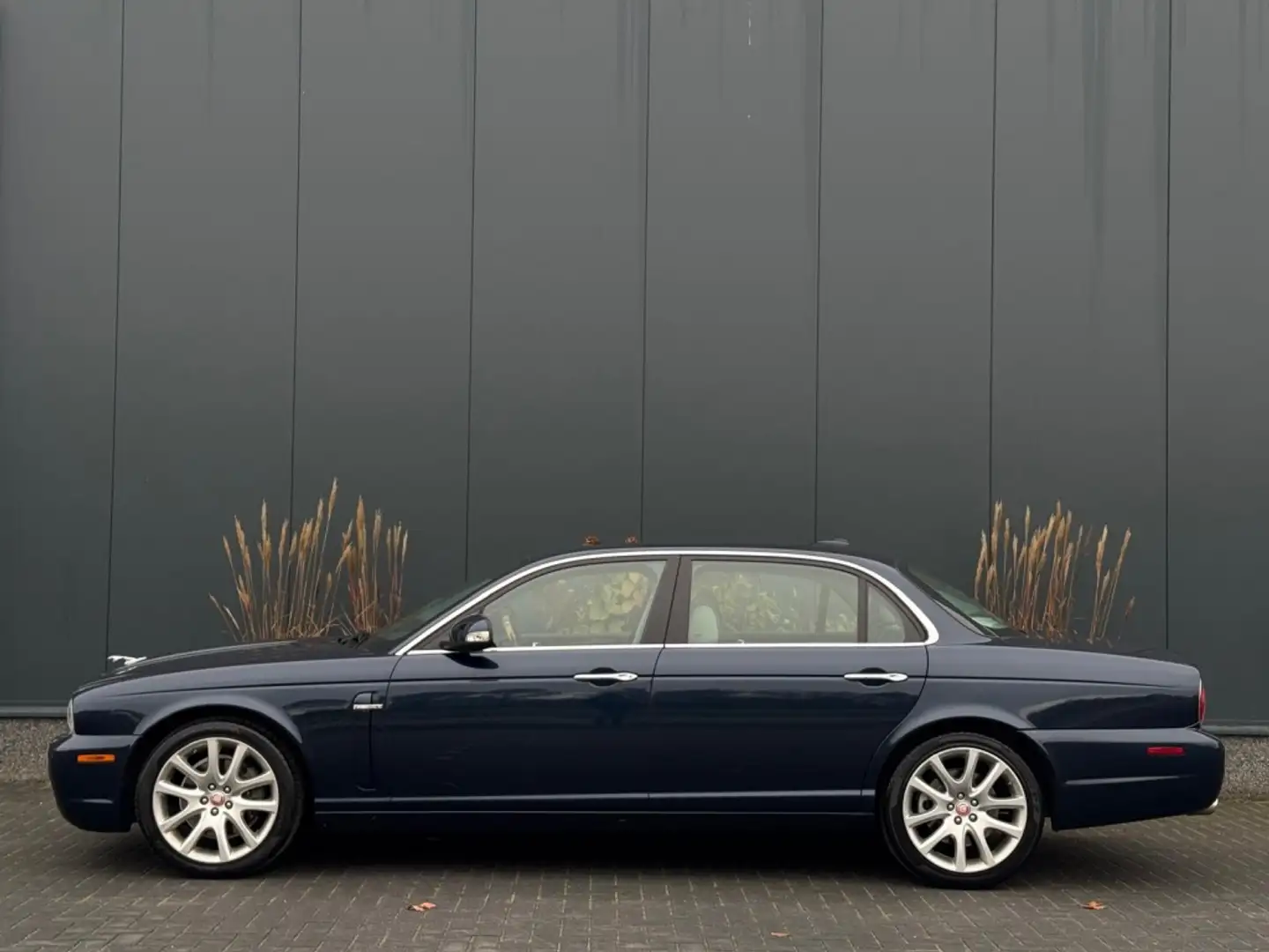 Jaguar XJ 4.2 V8 Executive FULL YOUNGTIMER NAVI SCHUIFDAK LE Azul - 2