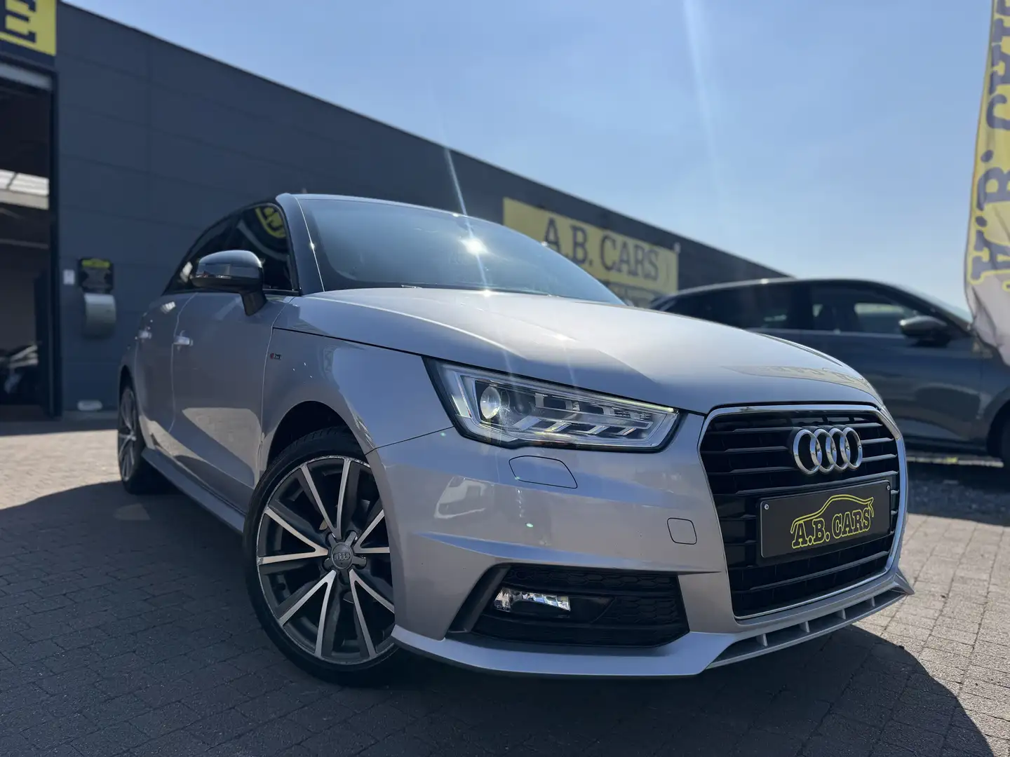 Audi A1 Sportback 1.0 TFSI S Line *GARANTIE 12MOIS* Gris - 1