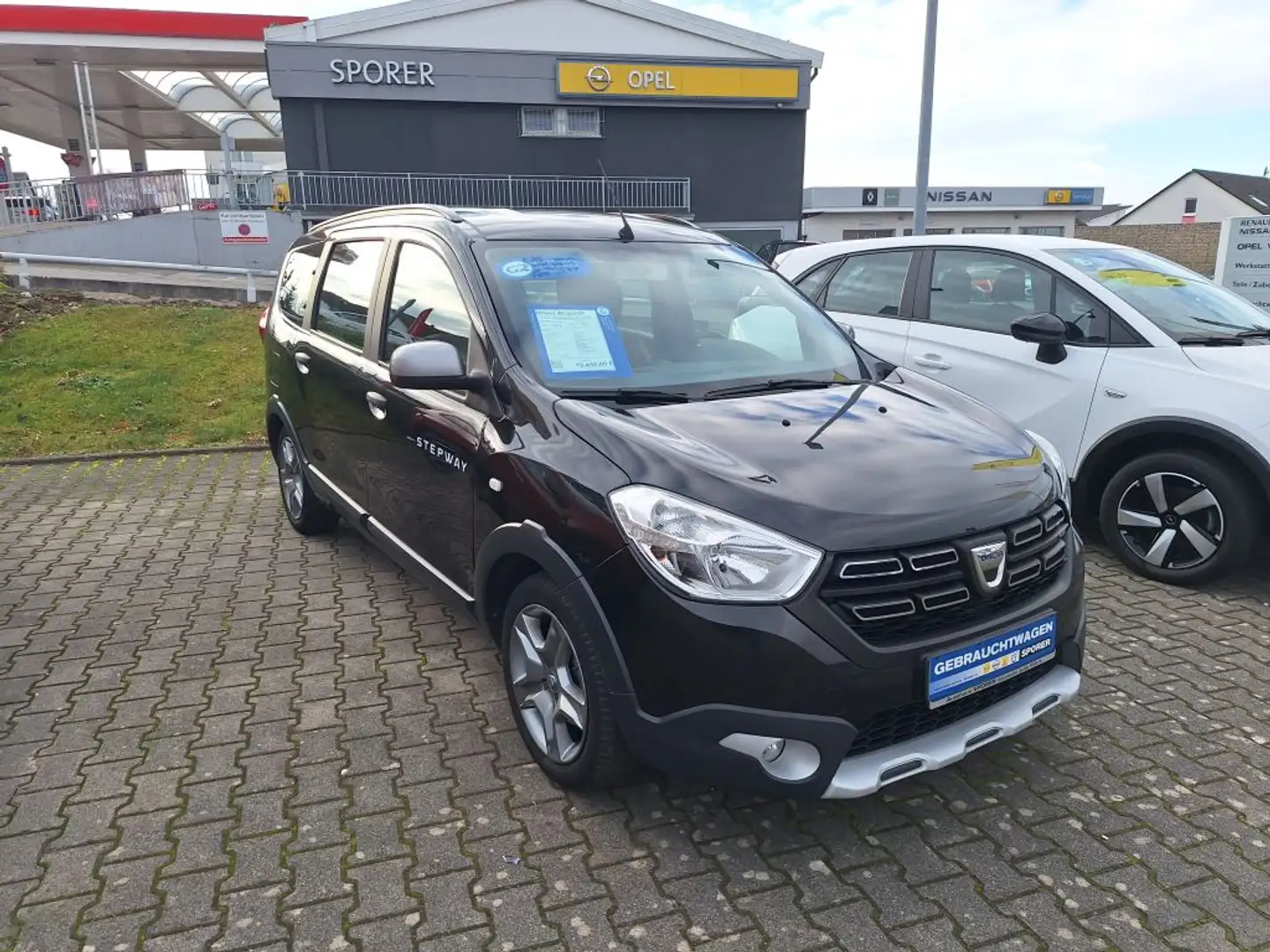 Dacia Lodgy TCe 130 GPF Stepway Plus Schwarz - 2