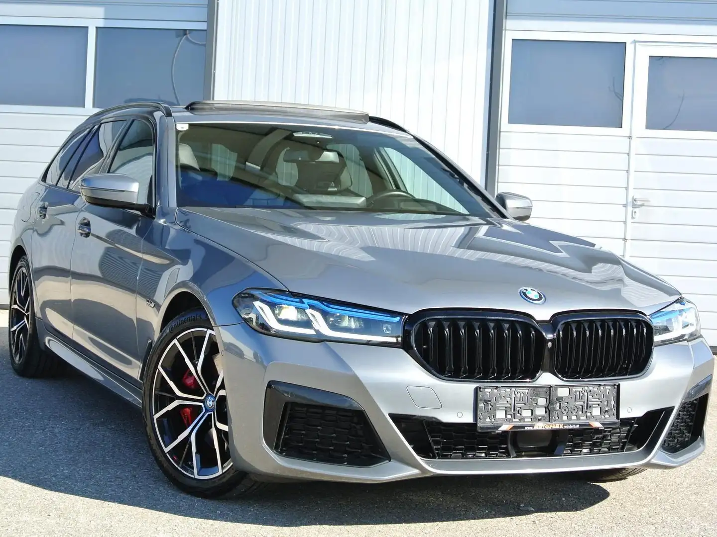 BMW 530 e xDrive touring PHEV Aut. *M-Sport * MEGAVOLL !! Gris - 1