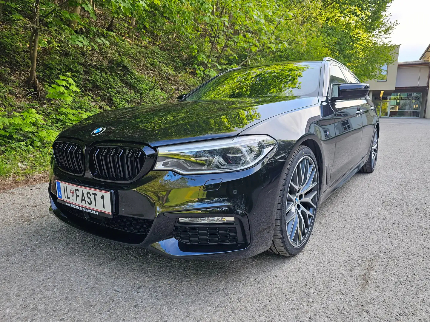 BMW 530 530d xDrive M Paket Top 20 Zoll Schwarz - 1