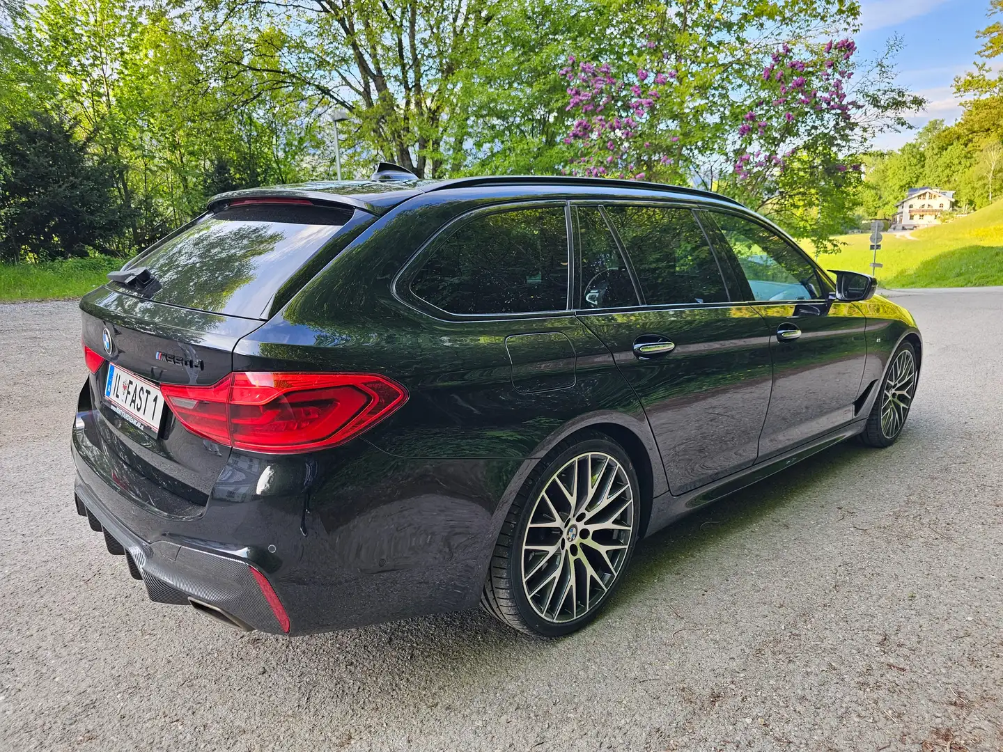BMW 530 530d xDrive M Paket Top 20 Zoll Schwarz - 2