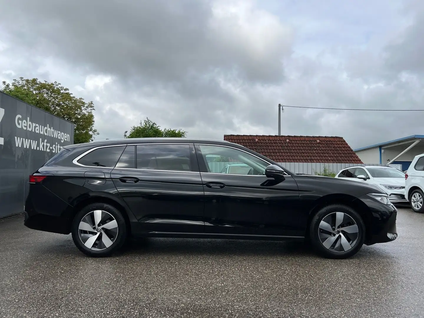 Volkswagen Passat Variant 1,5 eTSI ACT Business DSG | NP: €54.000 Schwarz - 2