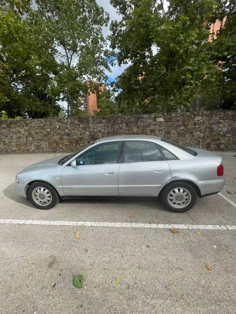Audi A4 1.9TDI 115 Gris - 2