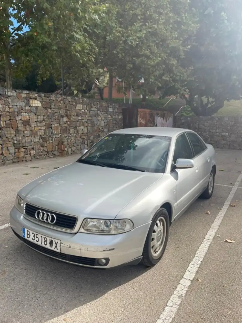 Audi A4 1.9TDI 115 Gris - 1