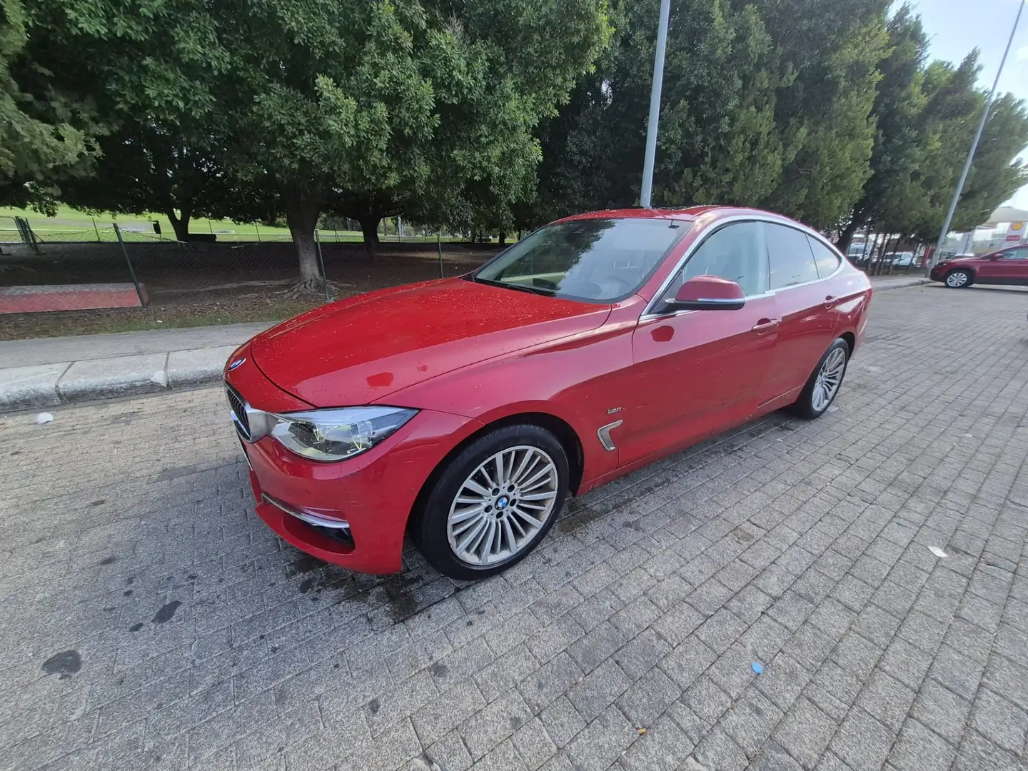 BMW 318 318d Gran Turismo Luxury - 2