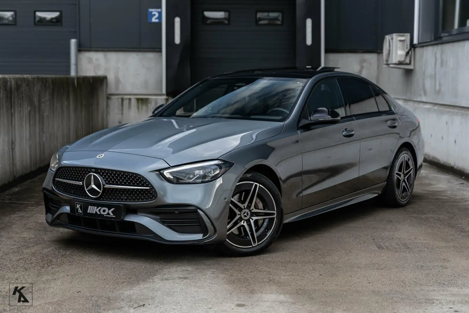 Mercedes-Benz C 300 e AMG Line Grijs - 1