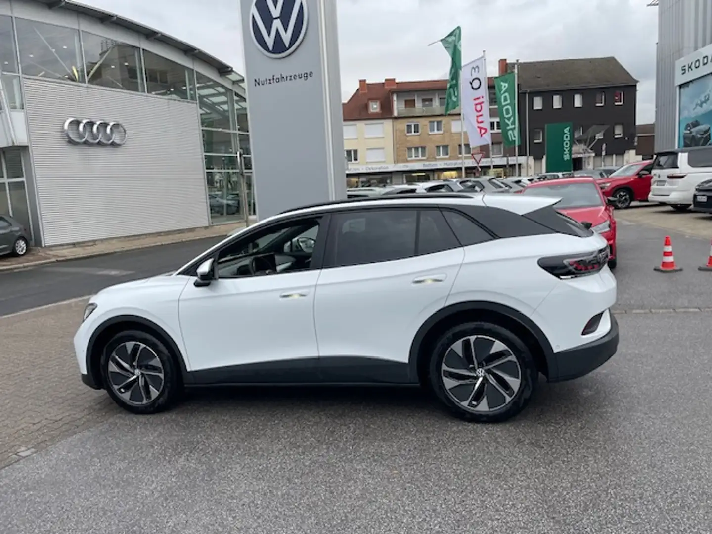 Volkswagen ID.4 Pure AHK R-Kamera SideAssist Wärmep. Navi ACC 1... Weiß - 2