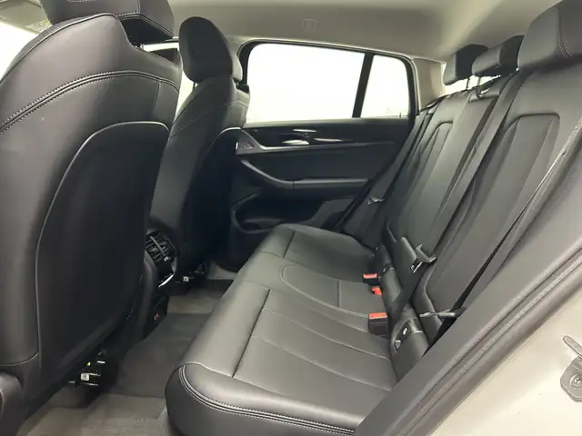 BMW X4 view 15