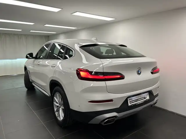 BMW X4 view 10