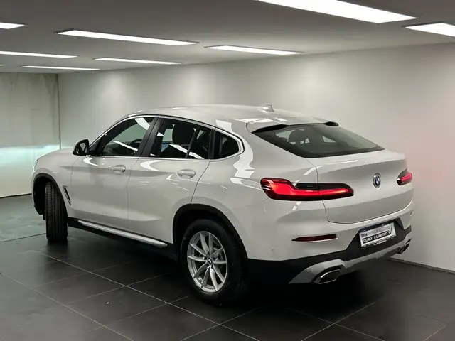 BMW X4 view 3