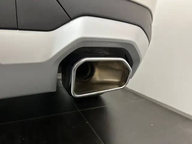 BMW X4 view 12