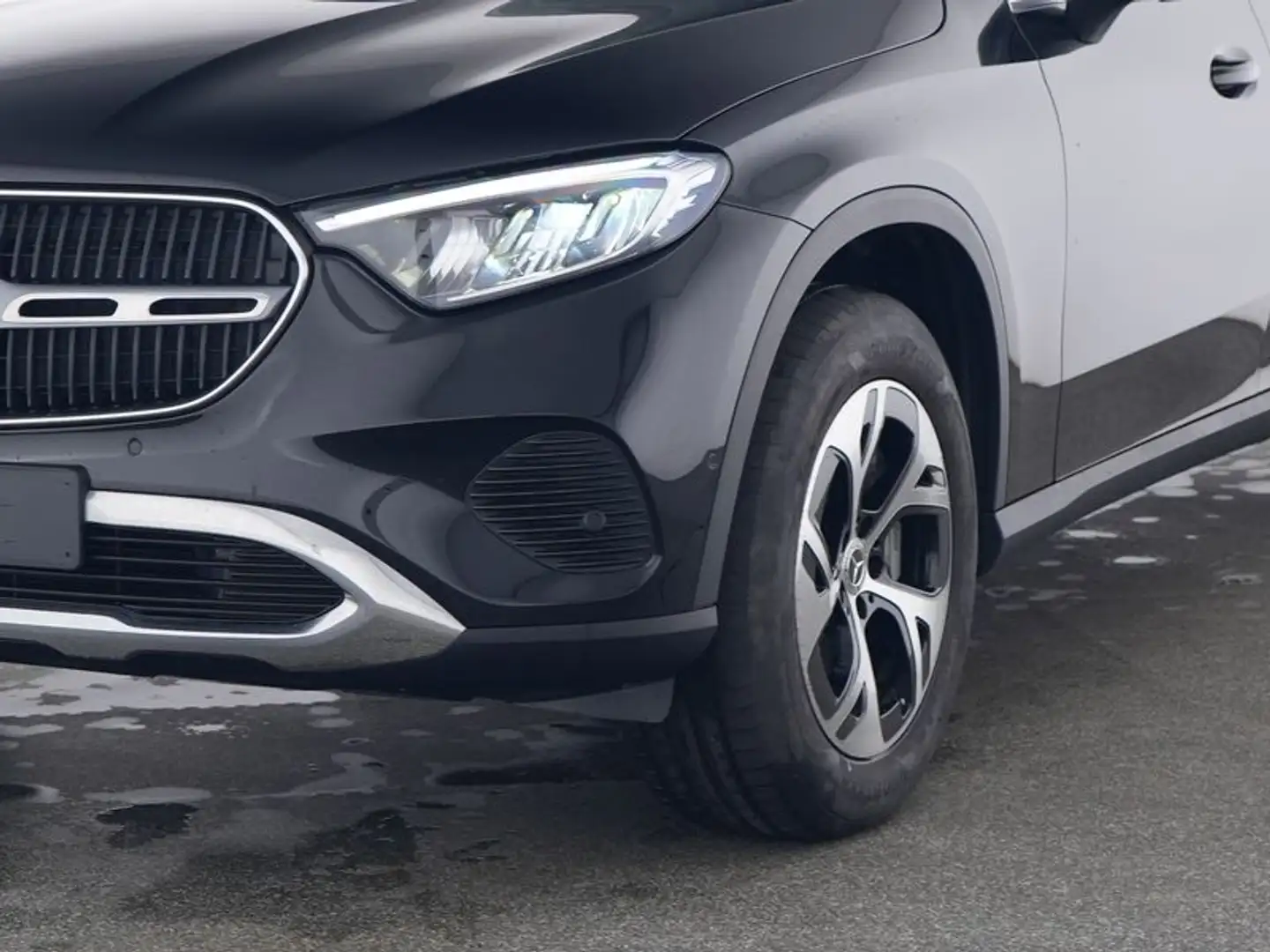 Mercedes-Benz GLC 300 e 4MATIC  Avantgarde Advanced Plus, AHV Černá - 2
