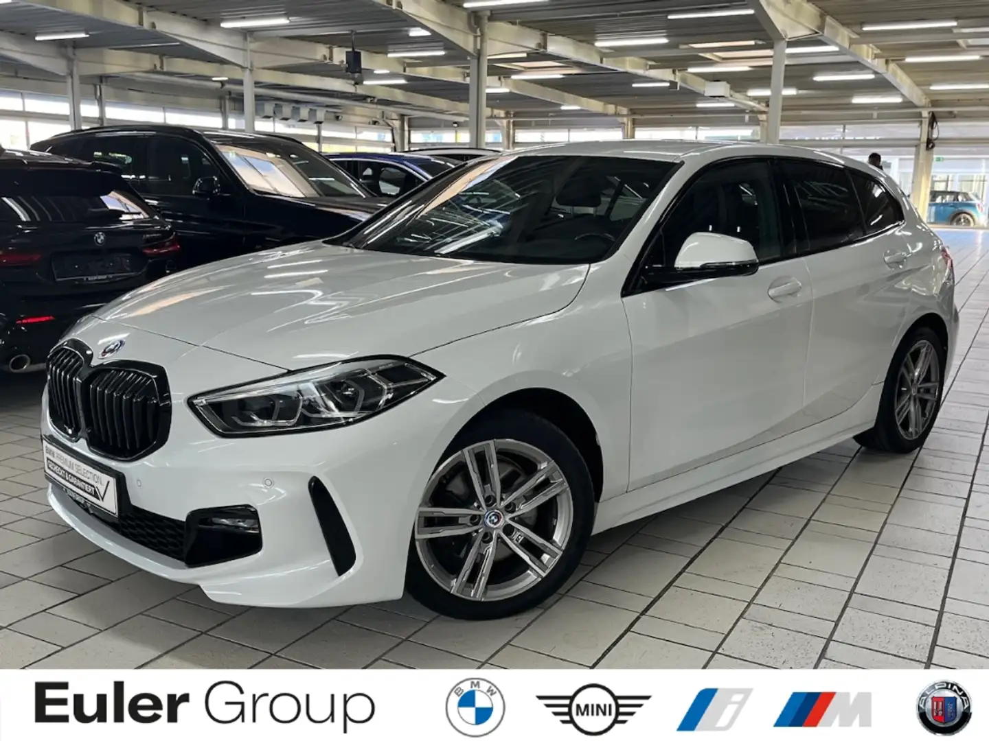 BMW 118 i A 5-Türer M Sport Navi LED SHZ PDC DAB+ Weiß - 1