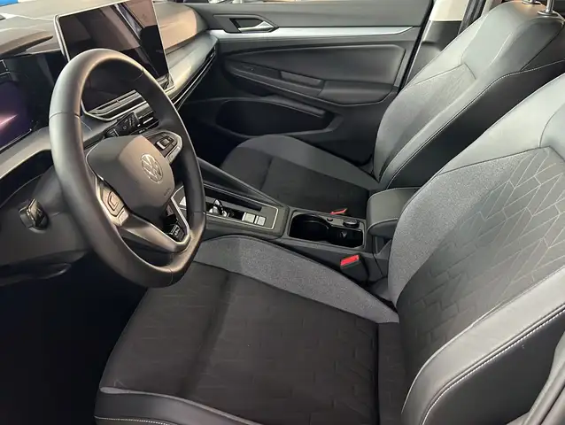 Volkswagen Golf view 3
