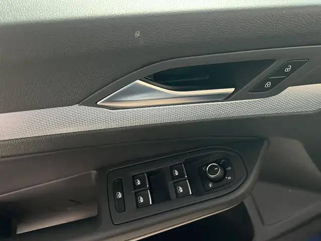 Volkswagen Golf view 6