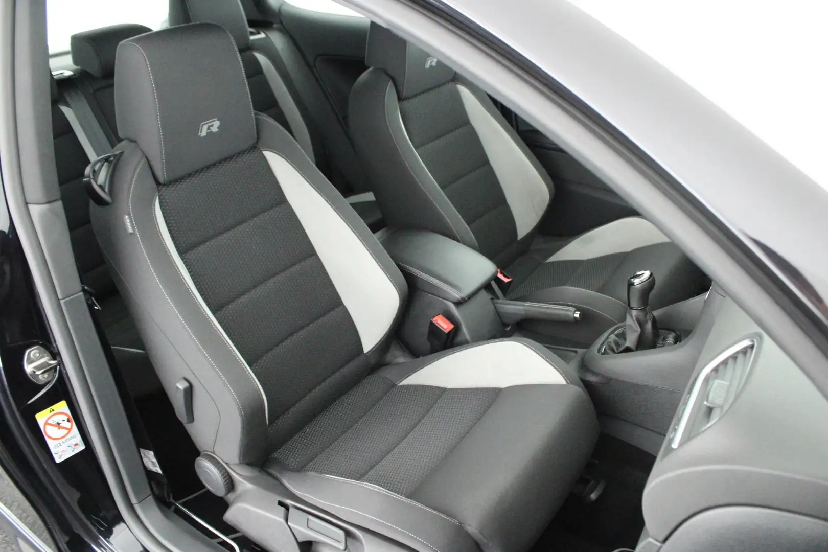 Volkswagen Golf R 2.0 270pk H6 4-Motion NL Auto 1e Eigenaar Xenon Cr Zwart - 2
