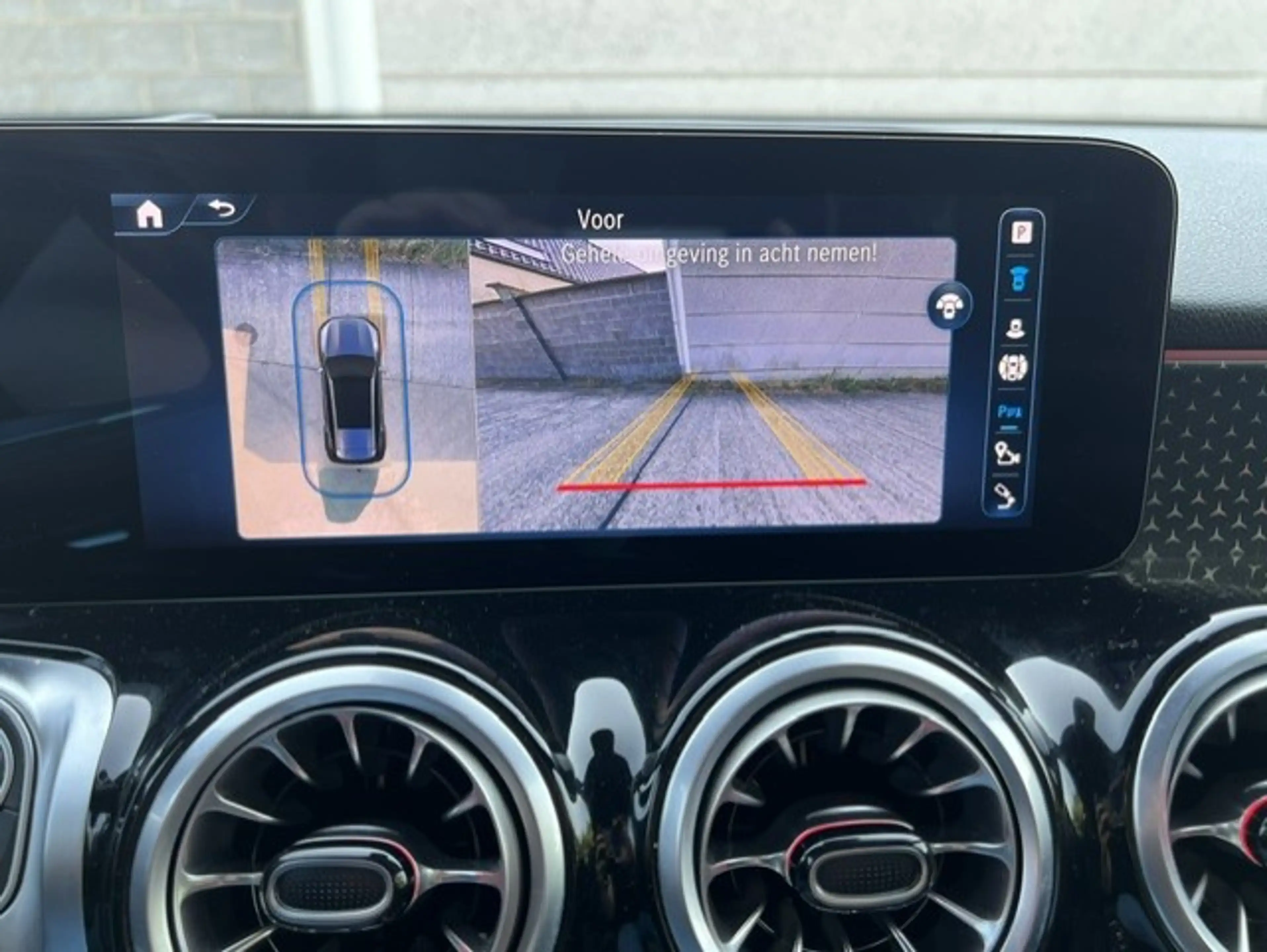 Mercedes-Benz GLB 200 GLB 200 AMG Line *Navi*Cam*Apps*Pano dak*Half Leder*Lane*Keyless* BTW incl — photo 13