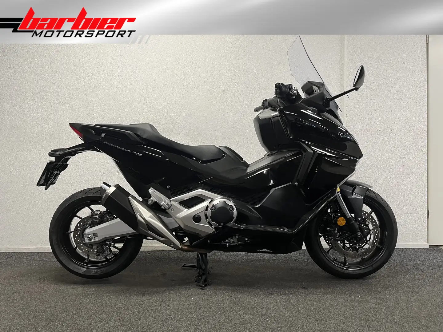 Honda Forza 750 Fekete - 1