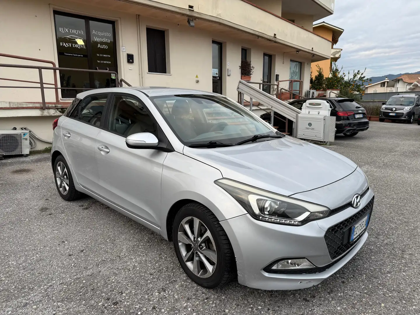 Hyundai i20 i20 II 2015 5p 1.1 crdi Style 75cv Argento - 1