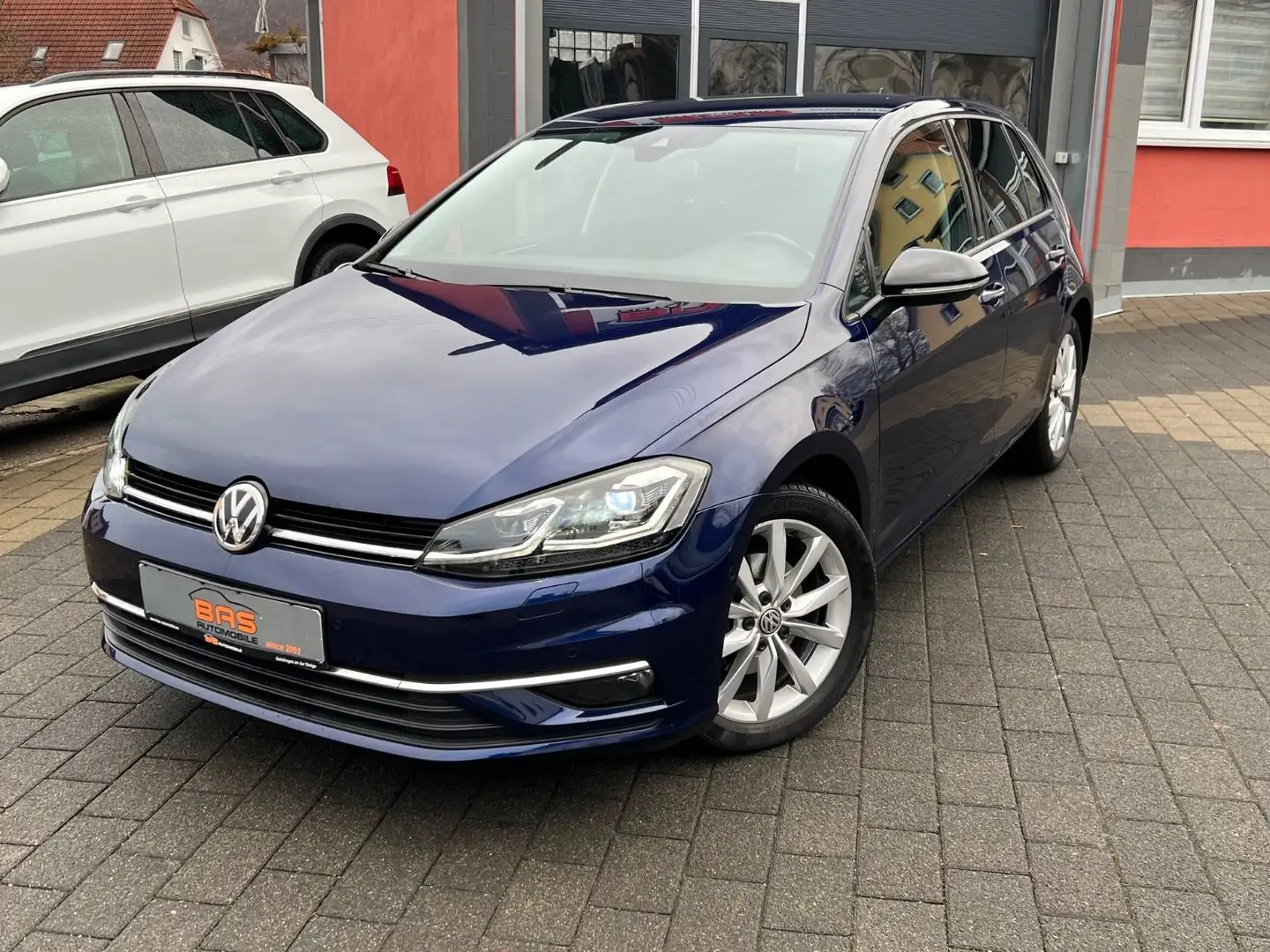 Volkswagen Golf 1.5 TSI Lim. IQ.DRIVE*DSG*NAVI*ACC*LED* Azul - 1