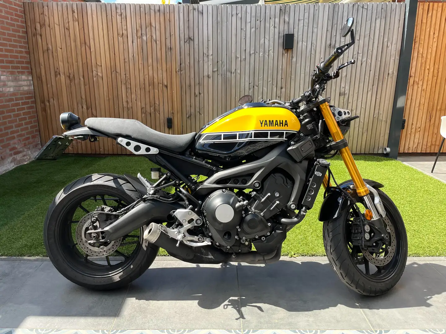 Yamaha XSR 900 60th Anniversary Edition Geel - 1