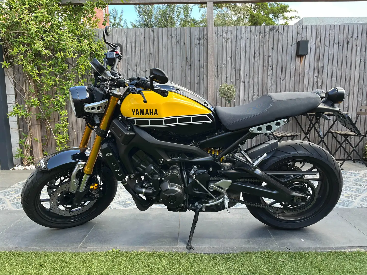 Yamaha XSR 900 60th Anniversary Edition Geel - 2