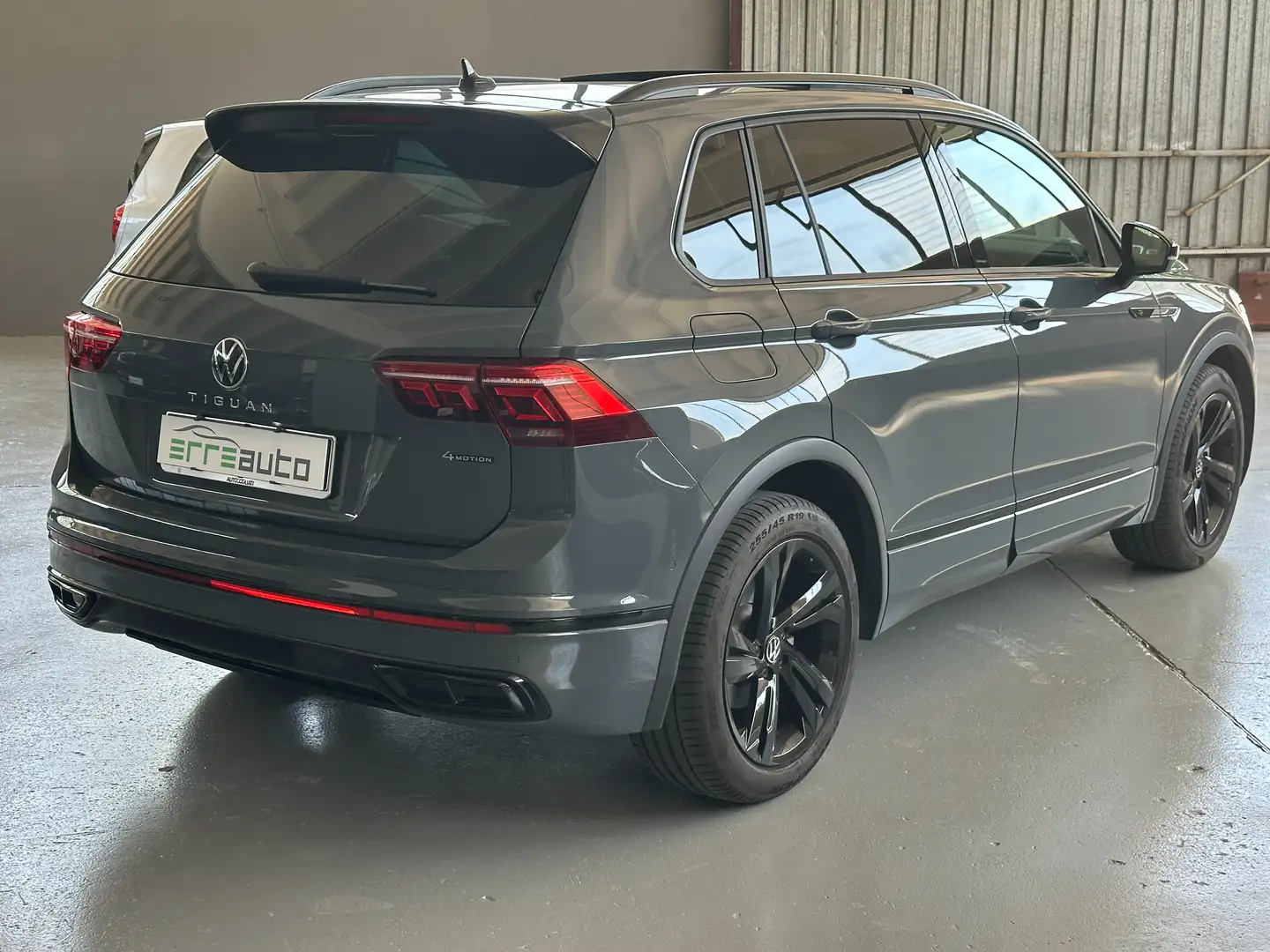 Volkswagen Tiguan 2.0 TDI 200 CV 4Motion RLINE/TETTO/MATRIX/BLACK Grigio - 2