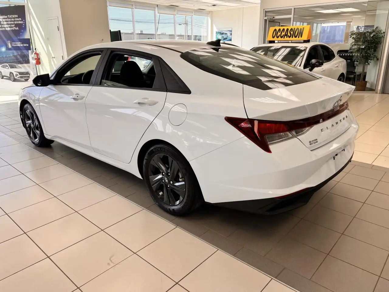 Hyundai ELANTRA photo Hyundai ELANTRA