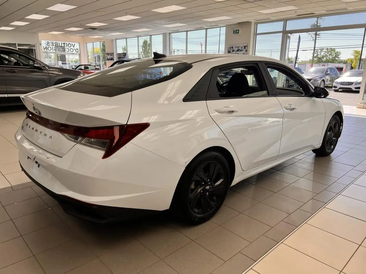 Hyundai ELANTRA photo Hyundai ELANTRA