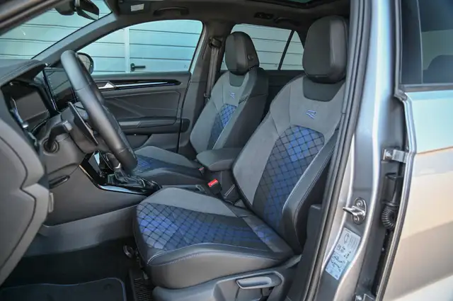 Volkswagen T-Roc view 12