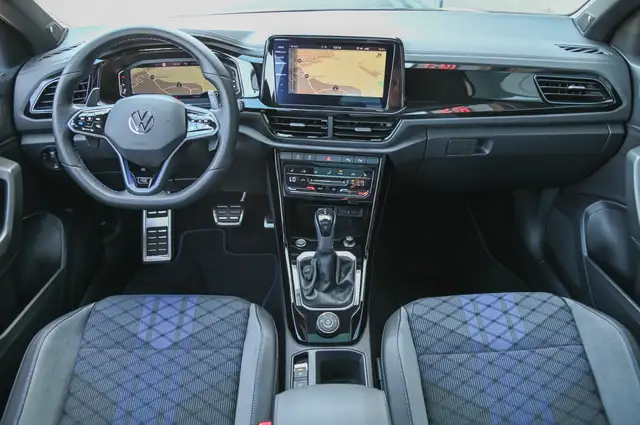 Volkswagen T-Roc view 10