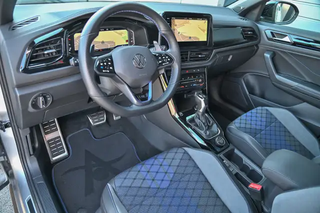 Volkswagen T-Roc view 9