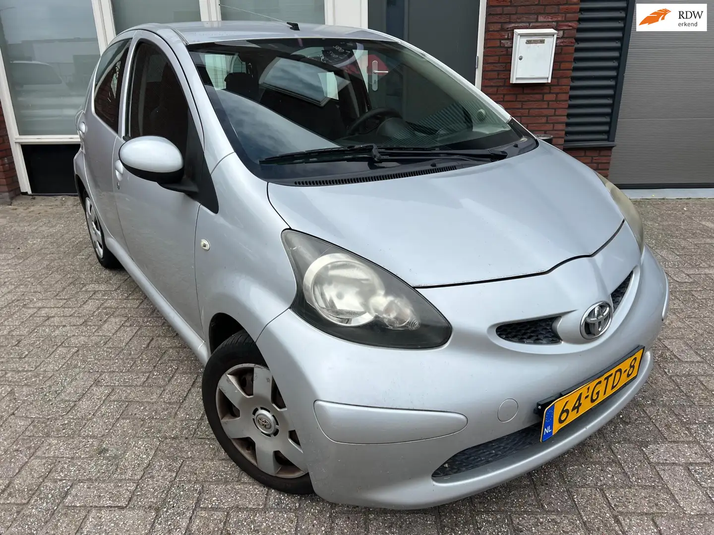 Toyota Aygo 1.0-12V + / 5DRS / NAP Grijs - 1